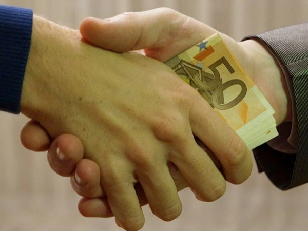 Tipping Guides in Nepal