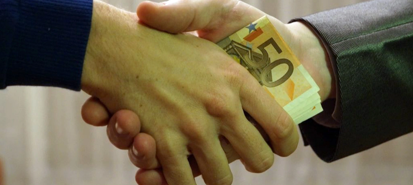 Tipping Guides in Nepal